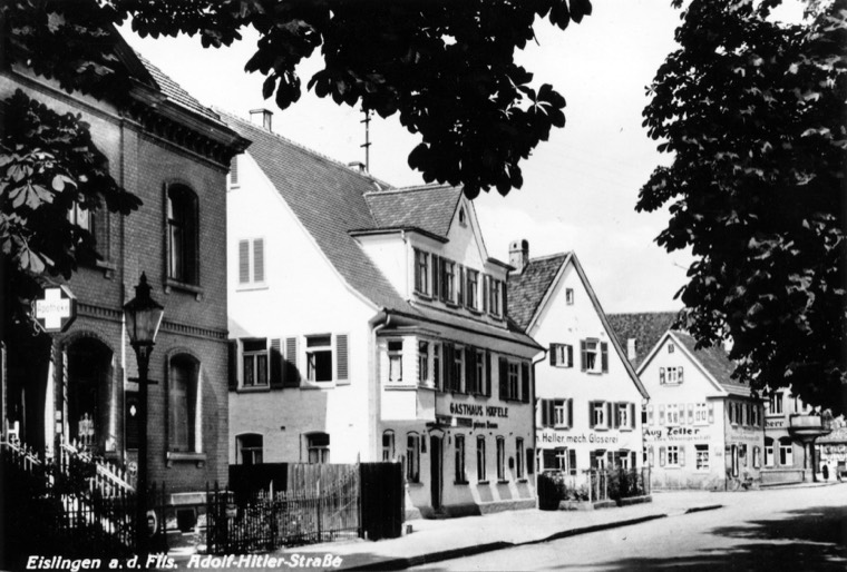 Eislingen mit der Schloss-Apotheke am linken Bildrand im Jahr 1935