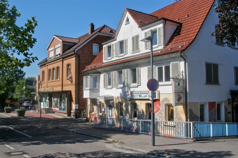 Schlossplatz und Schloss-Apotheke im Jahr 2014